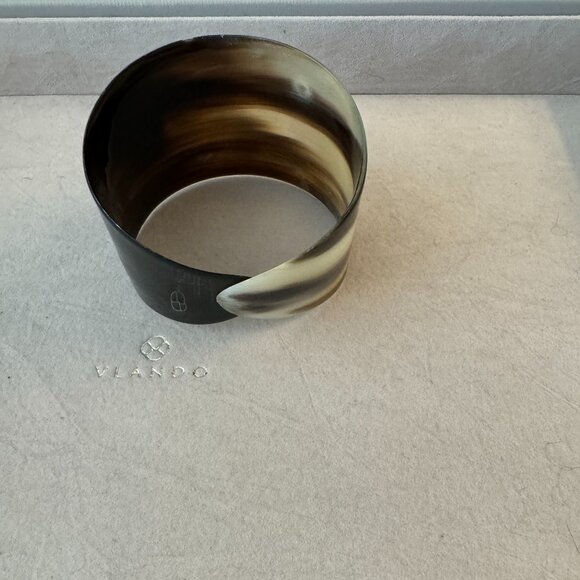 Handcrafted one of a kind tortoise colored bracelt - Picture 2 of 5